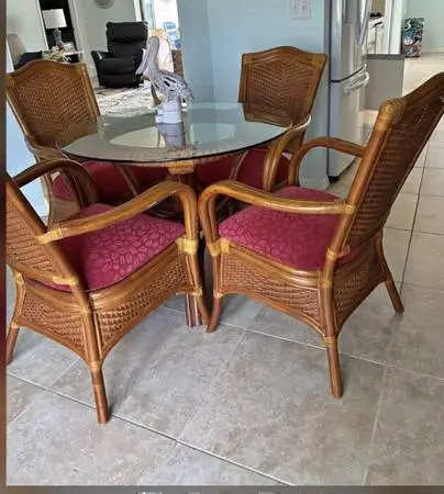 Dark rattan dining table w/ 4 arm chair