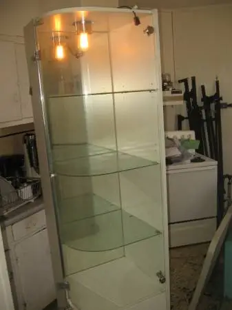 GLASS DISPLAY CABINET--4 Tiers W/Mirror & Light