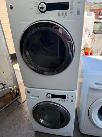 GE stackable washer and electric 220 dryer clean good working conditio