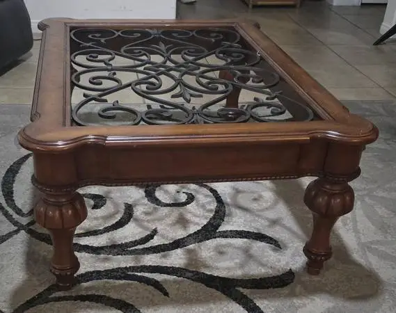 LARGE WOOD METAL COFFE TABLE