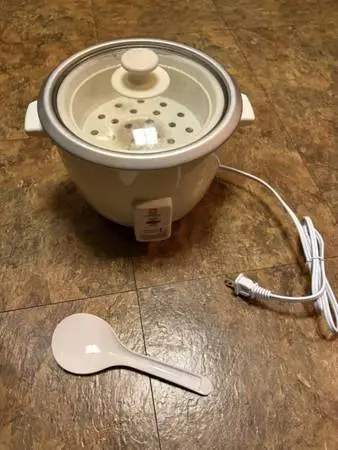 6 Cup Electric Rice Cooker and vegetable steamer