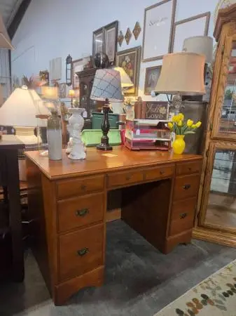 Wood Desk 7 Drawers