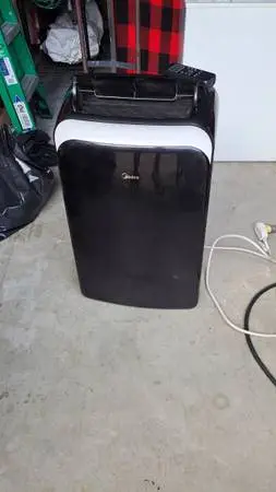 Midea 10300 btu Portable Air Conditioner/Dehumidifier