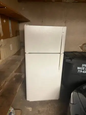 Refrigerator freezer like new used maybe 5x