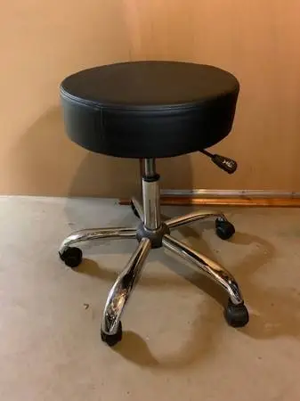 Laboratory stool, swivel adjustable
