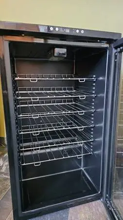 AVANTI Wine Cooler 4.0 cubic feet - Single Zone - with Keys