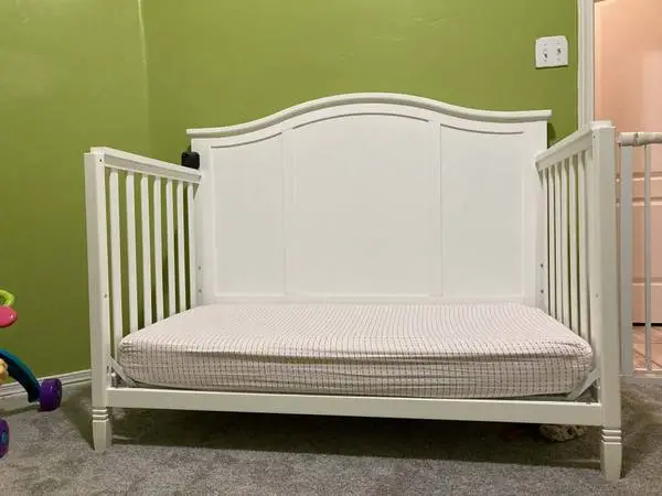 Delta crib