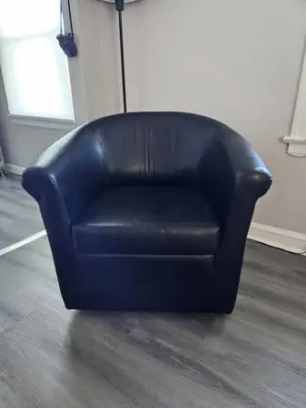 Black Leather Barrel 360 Swivel Chair