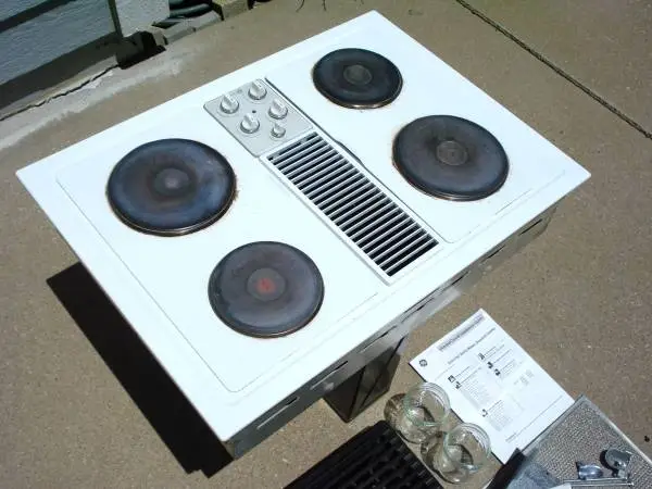 GE downdraft cooktop, ceramic burners, with grill insert