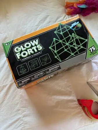 Kids glow in dark fort set