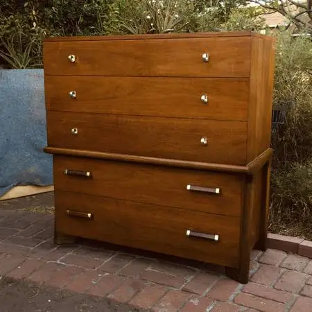 Super Design MCM c1960 walnut 5dr Dresser/Excellent