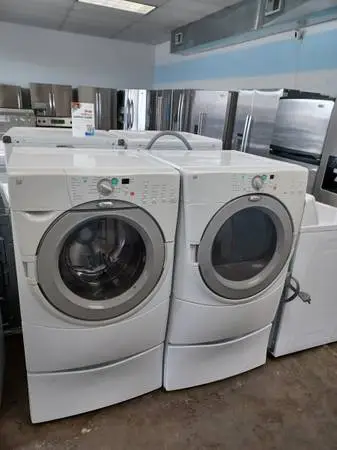 WHIRLPOOL washer and dryer set on pedestals