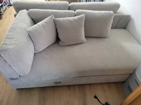 Thomasville Walsen Sectional with Storage Ottoman