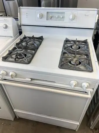 WHIRLPOOL gas stove color white