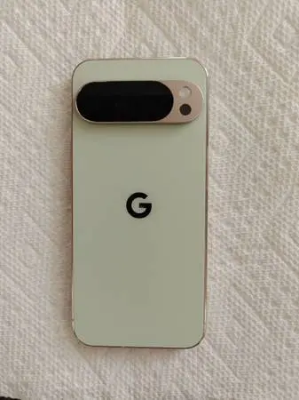 Pixel 10 pro xl 256 gigs of storage 16 gigs of Ram in Jade