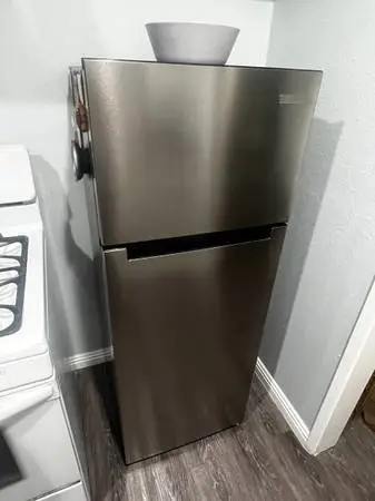 vissani refrigerator 7.2 cu.ft.