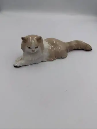 Nao Lladro Persian Cat -10.5X3.2X3.2
