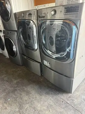 LG 29  jumbo size washer and dryef with pedestal