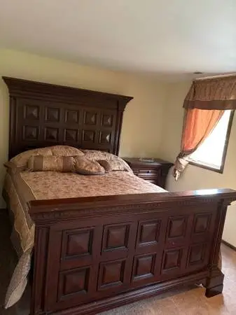 Queen bed set