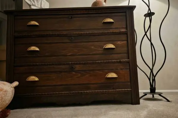 Antique Victorian Oak 3-Drawer Chest/ Dresser)