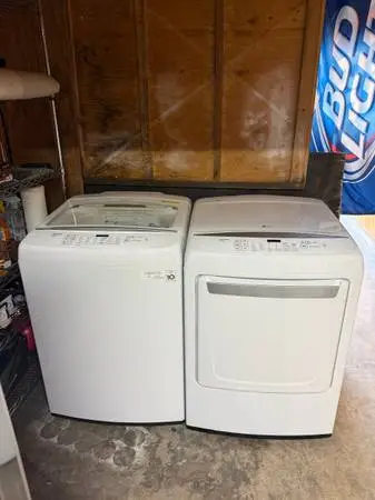 LG heavy duty washer and gas dryer set great shape