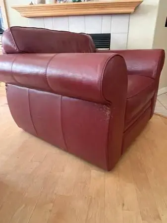 360 SWIVEL CHAIR (DAMAGED BY CAT)