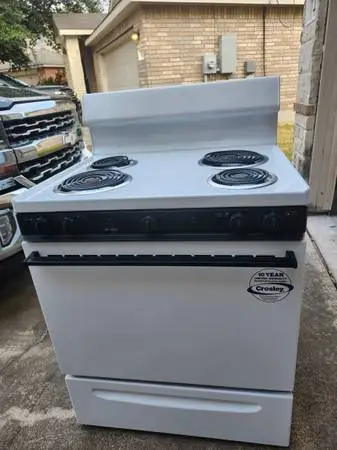 WHITE CROSLEY ELECTRIC STOVE