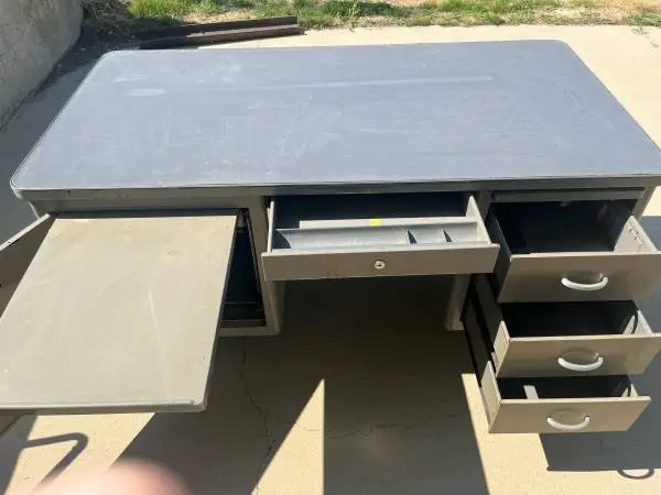 Metal desk