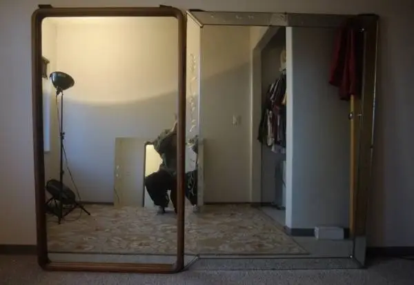 3 mirrors, carpet/rug