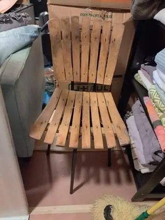 Wood swivel chair