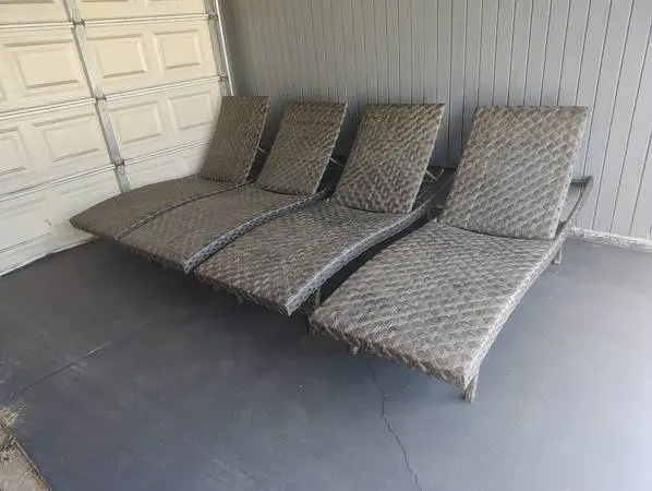 4 Outdoor patio chaise lounge chairs, pool furniture loungers