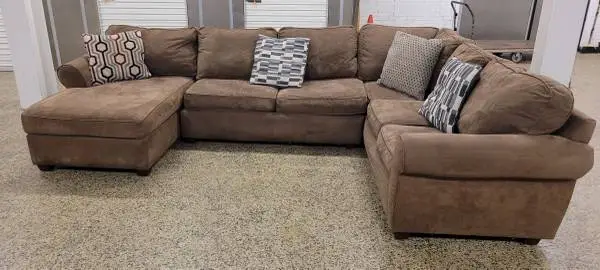 Brown Sectional (I CAN DELIVER)