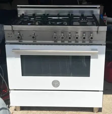 Bertazzoni Professional 36-inch, 5-burner Freestanding Gas Range