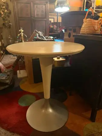 Dr. NA Bistro / Cafe Table