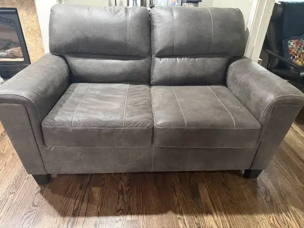 Like New Ashley Furniture Navi Charcoal Loveseat