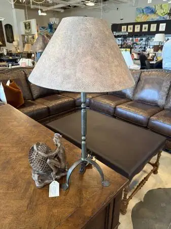 Iron Tripod Table Lamp-21X21X32H