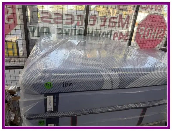 QUEEN SIZE SEALY POSTUREPEDIC PLUS HYBRID MATTRESS & BOX SPRING BED