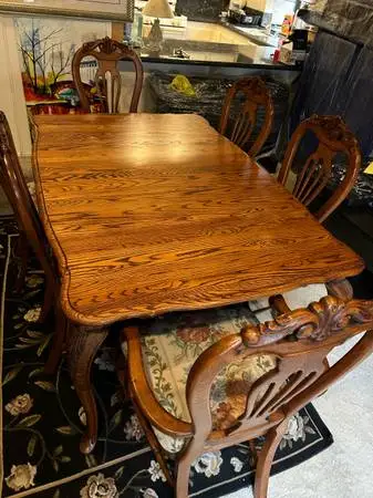 AMAZING SOLID OAK TIGER GRAIN DINING TABLE SET CAN DELIVER LOCAL IF NEEDED