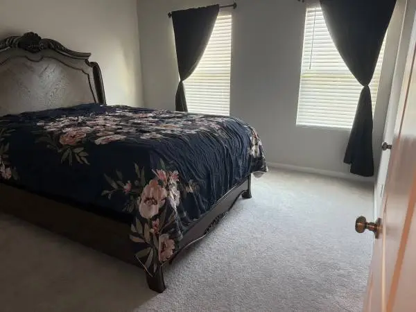 Beautiful queen size bed