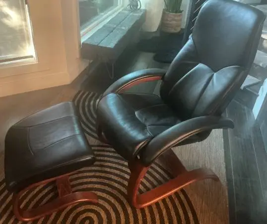 STRESSLESS Made by HJELLEGJERDE  in NORWAY Black  LEATHER  Recliner