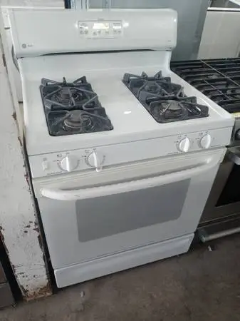 ★GE Profile white 4-burner gas stove