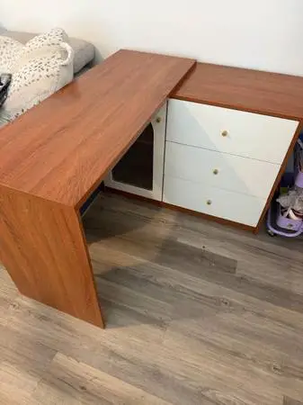 Corner desk