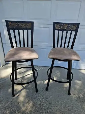 Barstools with 360 swivel