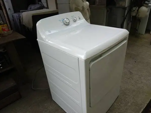 NON-DIGITAL GE DRYER (WORKS GREAT)!