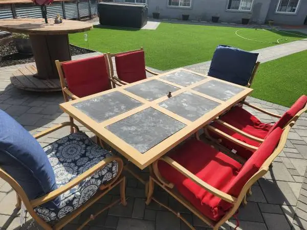 Outdoor table and chairs
