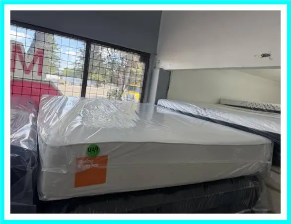 QUEEN SIZE BORING MEMORY FOAM MATTRESS & BOX BED SET