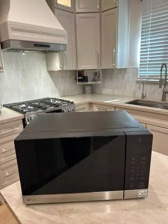 Microwave LG 0.9 cu. ft. 1000-Watt (Countertop) $50 (Sacramento)