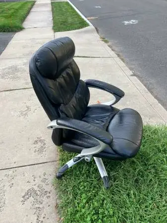 Comfy large office swivel reclining chair
