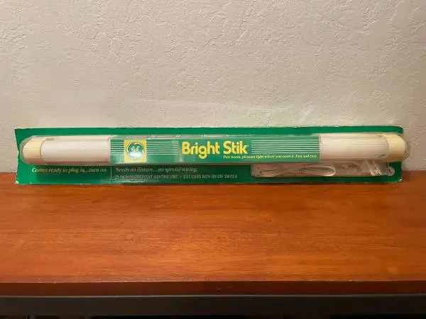 GE BRIGHT STIK FLUORESCENT LIGHTING BRAND NEW