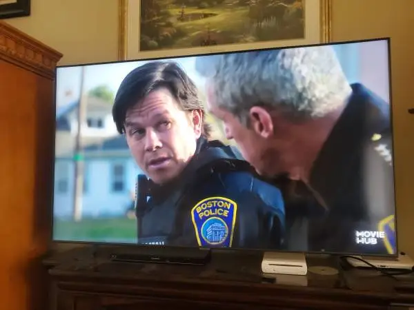 65 Samsung smart tv with remote